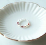 Pierścionek N°27 | kw. truskawkowy, granat, perła, k. księżycowy