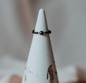 Pierścionek N°19 | spinel, onyks