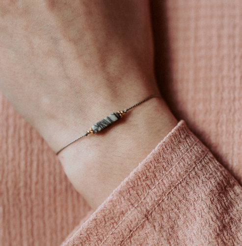 Szary geometryczny minimalistyczny wzruszający Wpis na Instagram - 2025-03-13T020216.492.png