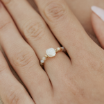 Pierścionek N°71 | opal, masa perłowa